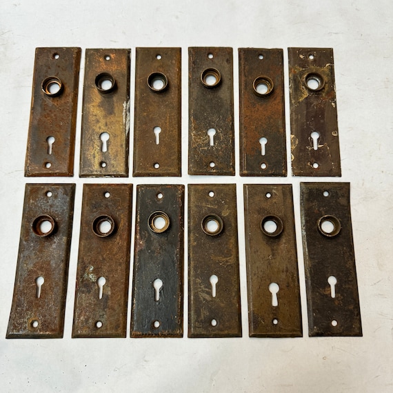 Vintage door plate - ONE Rusty keyhole - escutcheon plate - doorbell- door knob -  metal