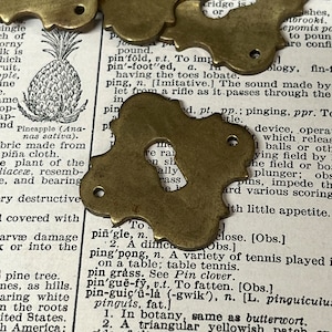 Vintage ornate escutcheon plate - keyhole - antique brass pendant charm