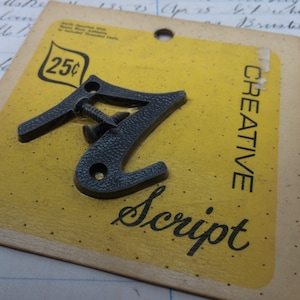 Midcentury modern house letter cursive- lower case r