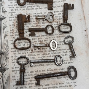 Lot of 10 authentic skeleton keys - Antique Skeleton key - vintage skeleton key - vintage old key charm - little old key – steampunk key