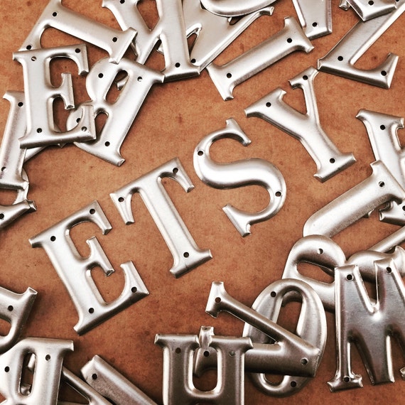 Pieno alfabeto piccolo alluminio 261,5 lettere metalliche recuperate di  alta scala lettera in metallo industriale lettera di casa lettera di metallo  d'argento lettera -  Italia