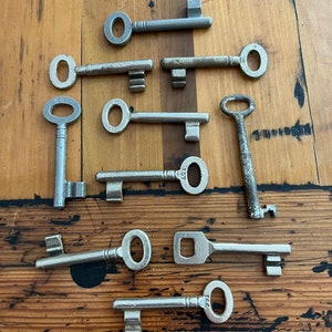 Lot of 10 skeleton keys - Antique Skeleton key - vintage skeleton key - vintage old key charm - little old key – steampunk key rustic key