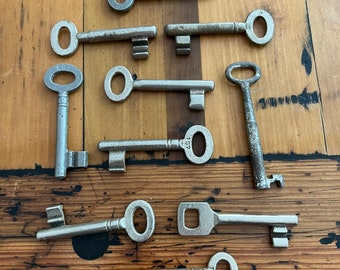 Lot of 10 skeleton keys - Antique Skeleton key - vintage skeleton key - vintage old key charm - little old key – steampunk key rustic key