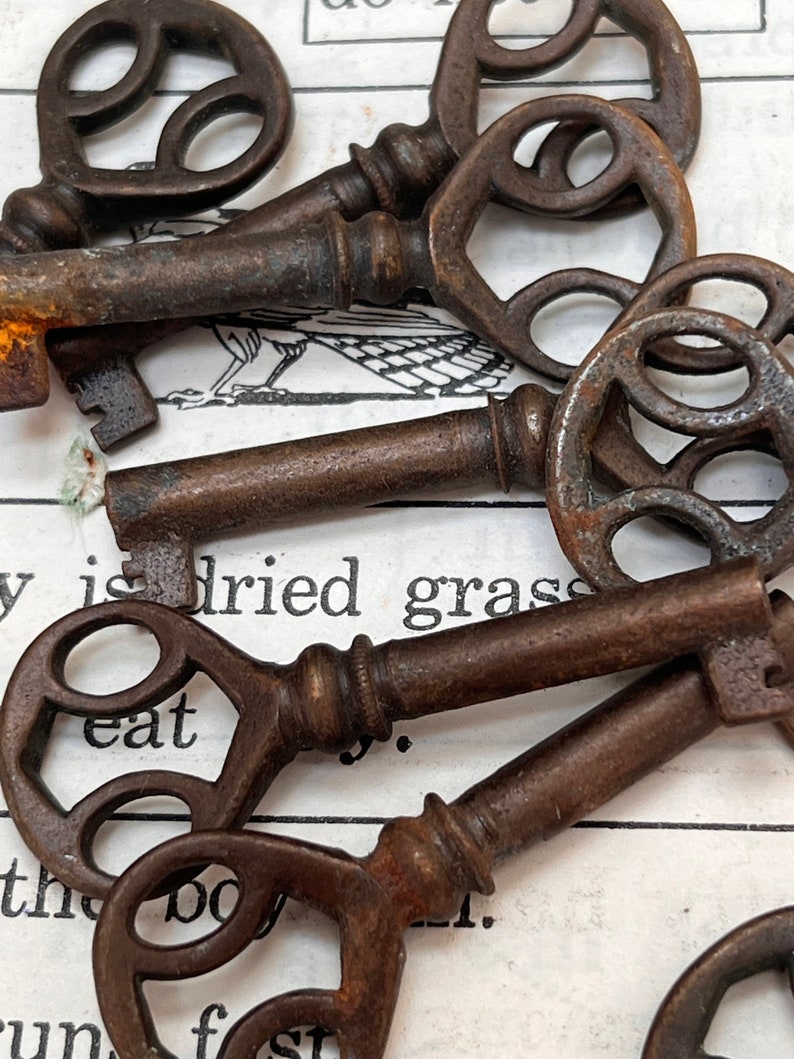 Antique Skeleton Key - Vintage Skeleton Key - Vintage Barrel Key Charm ...