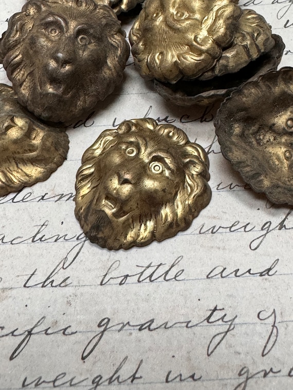 Vintage lion head drawer pull - antique brass drawer pull - victorian drawer pull - lion knob - gold knob pull
