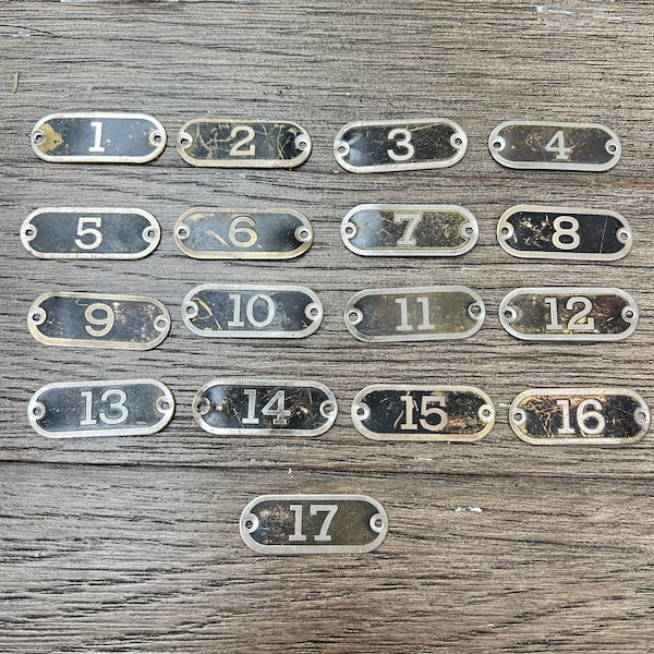 numéros de casier vintage - numéros de panier de casier - étiquettes numérotées - étiquettes de siège de théâtre - étiquettes en métal