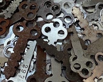 Flat skeleton Key set of 3, safe deposit box bank vault, star Antique skeleton key, Vintage lock key, rusty old keys, small key