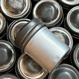 Contenitore per pellicola da 35 mm - UNA scatola di metallo per pellicola - macchina fotografica a pellicola - contenitore per pellicola d'epoca - piccola scatola di metallo - contenitore di metallo - porta pellicola d'epoca