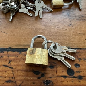 Vintage bagagehangslot - klein sieradendoosslot bagageslot - klein gouden loperslot - slot en valentijnsslot