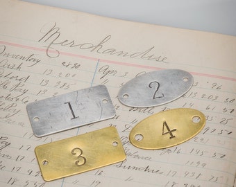 Etiquetas numeradas de latón o aluminio perforadas a mano - Etiquetas numeradas personalizadas para casilleros - Placas de números rectangulares u ovaladas - Números de habitaciones de hotel