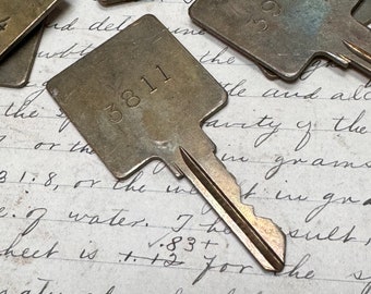 Vintage 1980's Hotel motel Keys  - hotel keys - motel keys -