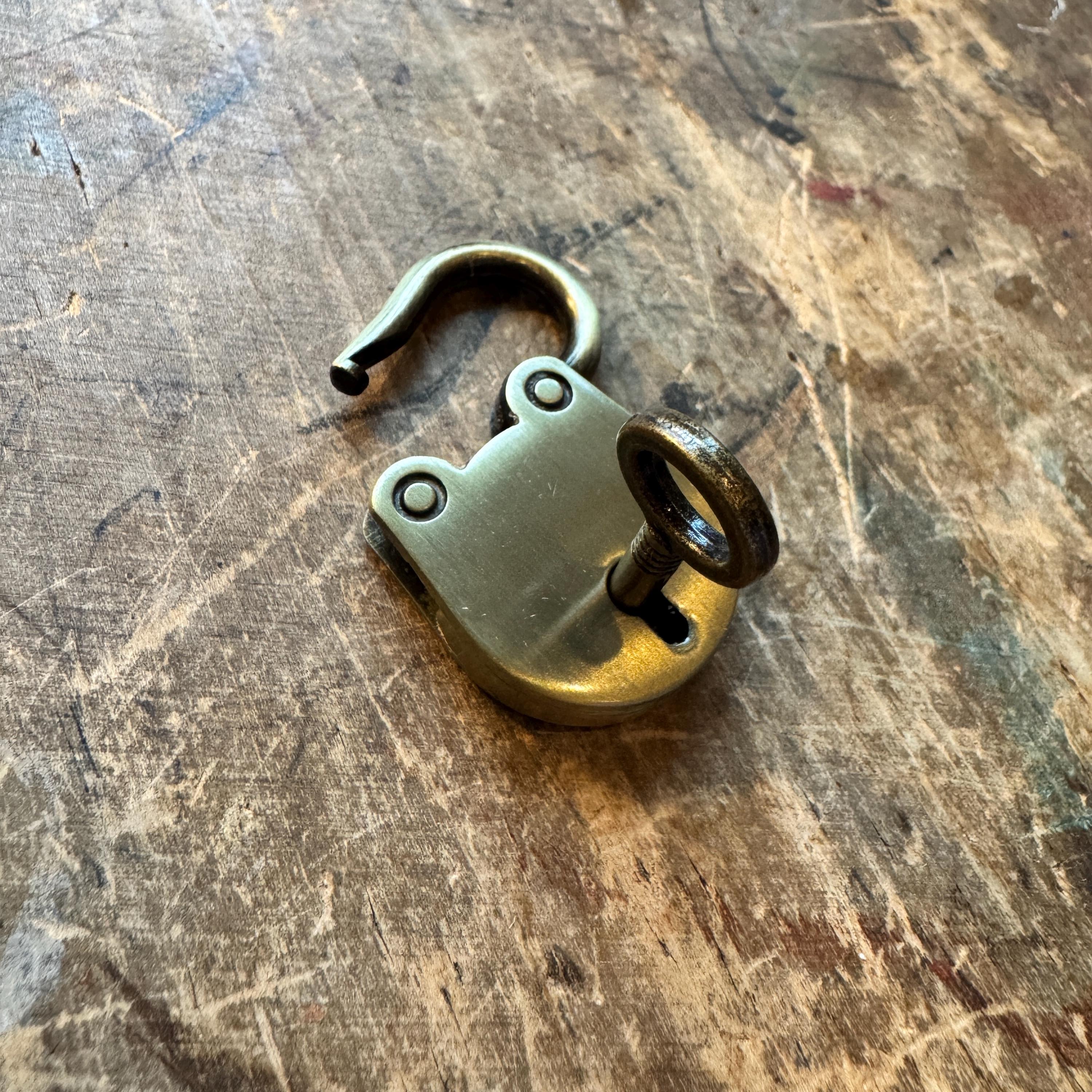 Lucchetto A Cuore Vintage In Ottone Anticato – Mini Lucchetto Con Chiave Per Valigia, Borse E Scatole – Marrone Elegante - 6
