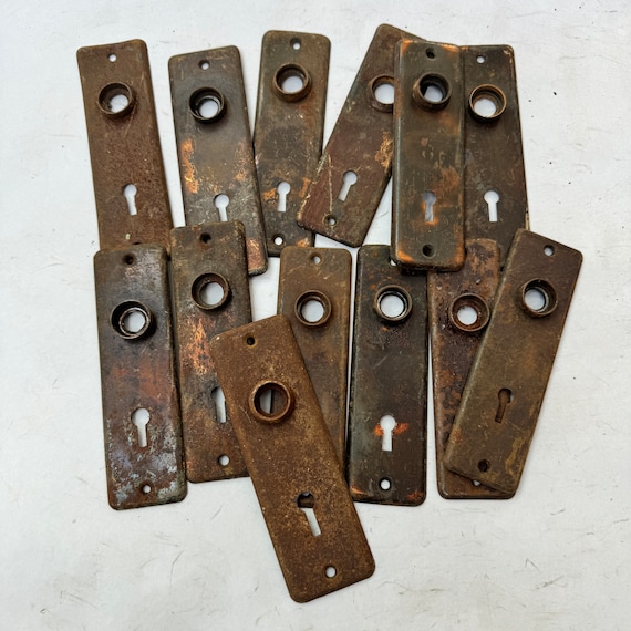 Vintage door plate - ONE Rusty keyhole - escutcheon plate - doorbell- door knob -  metal
