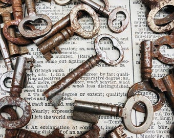 Small Key from assorted Lot- Antique Skeleton key - vintage skeleton key - vintage old key charm - little old key – steampunk key rustic key