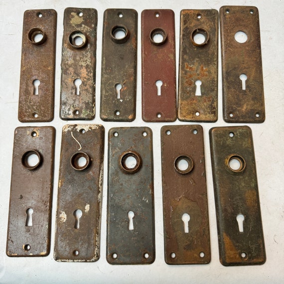 Vintage door plate - ONE Rusty keyhole - escutcheon plate - doorbell- door knob -  metal