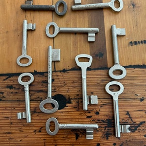 Lot of 10 skeleton keys - Antique Skeleton key - vintage skeleton key - vintage old key charm - little old key – steampunk key rustic key