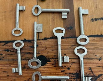 Lot of 10 skeleton keys - Antique Skeleton key - vintage skeleton key - vintage old key charm - little old key – steampunk key rustic key