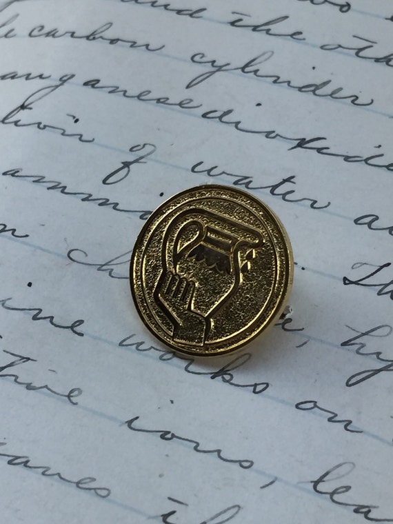 Aquarius zodiac Pin - Gold metal lapel pin - astrology Pin - zodiac pinback gift - zodiac sign pinback