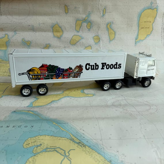 ERTL Cub Foods Semi truck model toy - Minnesota Grocery store