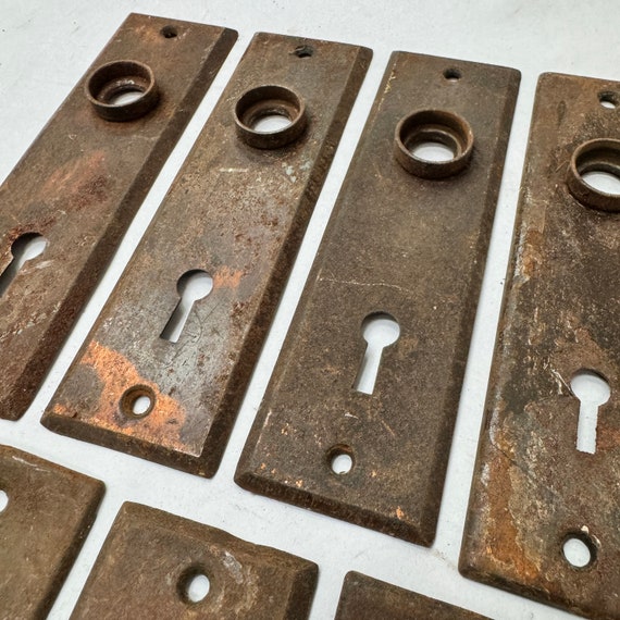 Vintage door plate - ONE Rusty keyhole - escutcheon plate - doorbell- door knob -  metal