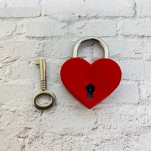 Rood harthangslot in vintage-stijl - slot LOVE klein sieradendoosje - bagageslot - klein gouden sleutelslot - slot en sleutel Valentijnsdag
