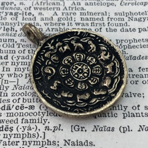 Vintage look Tibetan Brass medallion - ornate brass pendant - necklace pendant finding - exotic heavy brass jewelry piece - round gold