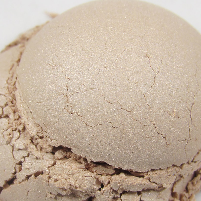 Sombra de ojos PETTICOAT: Beige pálido brillante, maquillaje vegano, imagen 3