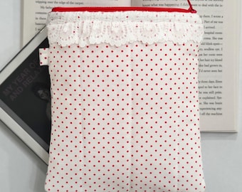 Gesteppte Kindle/Kobo-Hülle mit rotem Polka Dots Motiv und Baumwoll-Futter