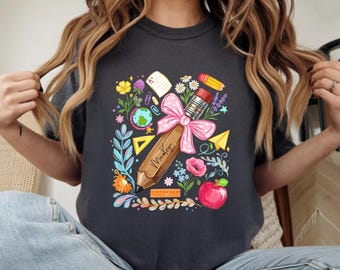 Benutzerdefinierte Lehrer Name Bleistift PNG, Kokette rosa Schleife Lehrer Shirt Design, Retro Back to School Floral SVG