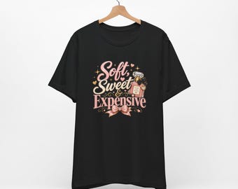 Camiseta "Soft Sweet & Expensive" / Lindo texto, frasco de perfume, lazo rosa