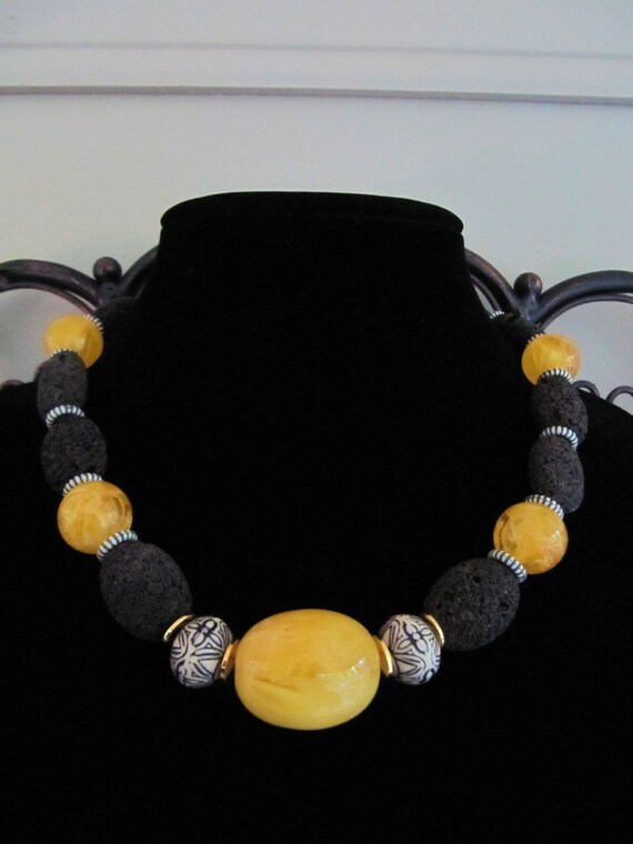 Fashion Lava Rock Beaded Pendant Necklace – Alloy Chain – Volcanic Stone Charm – 1 Piece