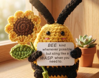 Graduation Gift Crochet Bee with Custom Quote Card, Personalized Class of 2026 Gift, Inspirational Desk Decor for Her Him