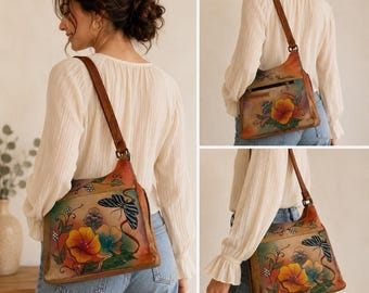 Bolso de hombro ANUSCHKA, tipo satchel, de piel, con mariposas florales pintadas a mano y firma.