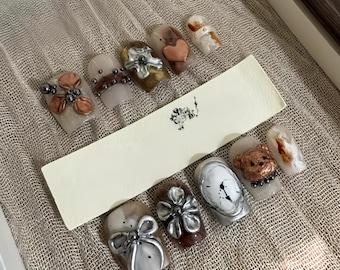 Uñas postizas personalizadas hechas a mano con diseño vintage de oso, diseño retro tallado, manicura personalizada reutilizable, regalo para ella.