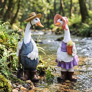 Rustic Duck Garden Statue,Resin Girl & Boy Duck Figurines,Whimsical Outdoor Decor,Garden Yard Art,Cute Duck Ornament Gift for Garden Lovers