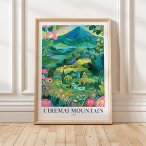 Puede incluir: Una lámina artística enmarcada con una vibrante ilustración paisajística del monte Ciremai en Java. La escena muestra colinas verdes, follaje tropical, flores rosas y casas pequeñas bajo un pico azul, con el texto CIREMAI MOUNTAIN JAVA.