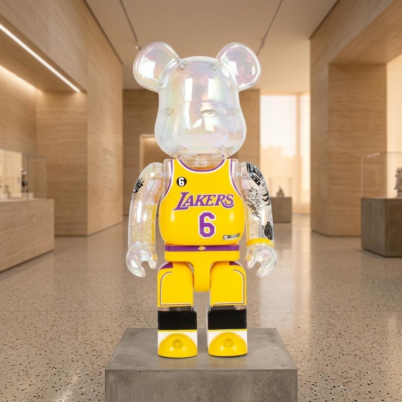 Graffiti Bearbrick Kobe Bryant Statue Urban Art Decor Bear Street Art Figure Room Decor Collectible Gift Los Angeles Lakers Yellow Jersey immagine 2