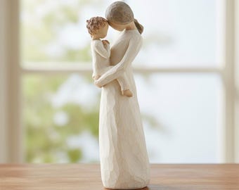 Statua minimalista fatta a mano in resina raffigurante madre e figlio, ideale per decorare la casa. Un regalo perfetto per la mamma in occasione della festa della mamma o del suo compleanno. Un'opera d'arte speciale.
