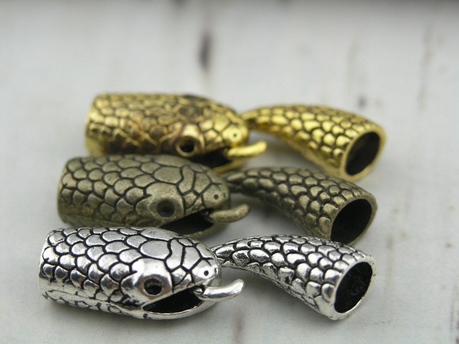 4 Colors Available5 Sets Dia. 7.0mm Snake Head Hook Clasp