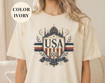 Koszulka vintage z Mistrzostw Świata USA 2026, koszulka z gotyckim herbem US Soccer, retro odzież dla kibiców futbolu amerykańskiego, koszulka z grafiką USMNT, sprzęt piłkarski 2026