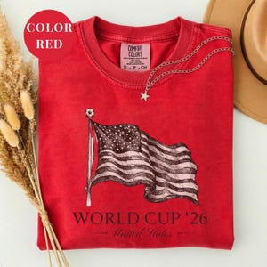 Camiseta vintage del Mundial 2026, camiseta de fútbol de EE. UU., camiseta Comfort Colors con la bandera estadounidense, ropa para fans de la selección nacional de EE. UU., regalo retro para amantes del fútbol, camiseta para el día del partido. imagen 1