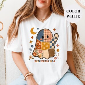 Camiseta con estampado de fantasmas de imitación patchwork, camiseta retro de Halloween, camiseta bohemia de otoño, top para la temporada de Halloween.
