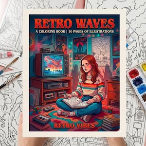 Puede incluir: Una taza de cerámica blanca con asa negra y el texto "But First, Coffee" en negrita negra. La taza se encuentra sobre un fondo borroso, sugiriendo un ambiente acogedor.