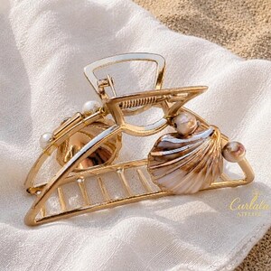 Muschel Haarspange Gold | Boho Haarklammer mit Perlen | Strand Haaraccessoire | Sommer Haarclip | Coastal Chic Hair Claw | Brautschmuck