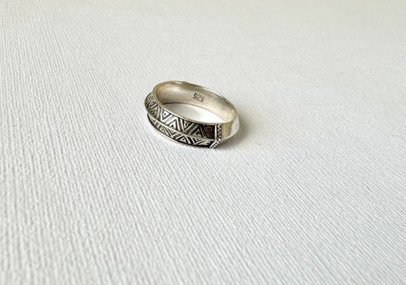 Vintage Sterling Silver Triangle Patterned Band R… - image 3