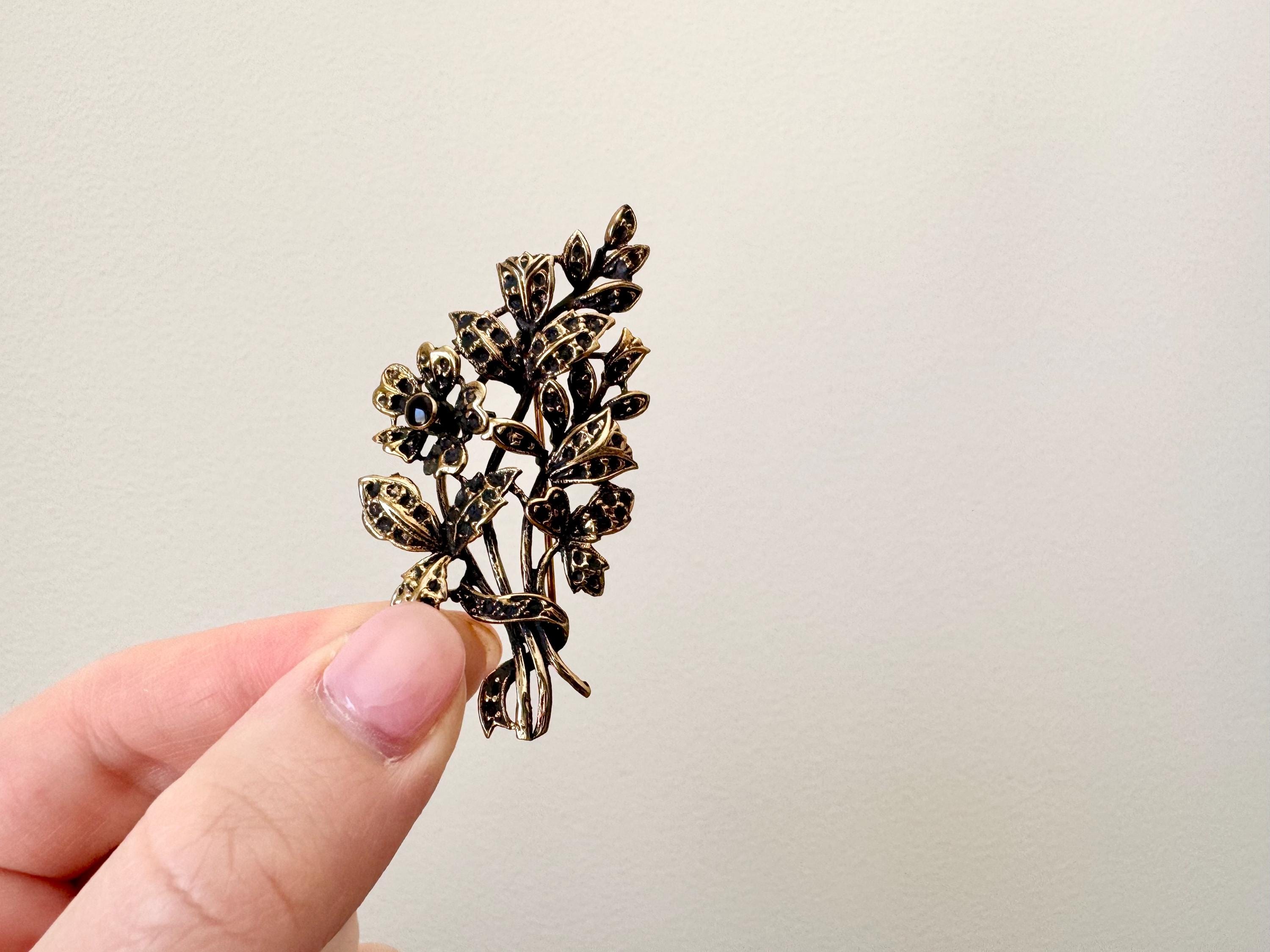 Broche Ancienne En Bronze - Représentant Une Fleur Ou Un Fruit - Bon état