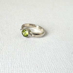 Vintage Sterling Silver 1990's Simple Peridot Stone Ring