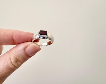 Vintage Sterling Silver 1990's Garnet Stone Band Ring - Size 6 1/2