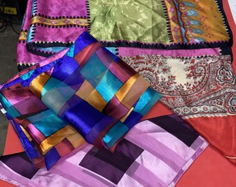 4 pañuelos de seda de colores vivos y brillantes, en excelente estado (A5)