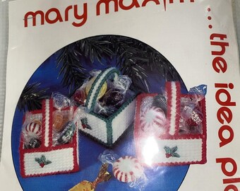 VTG Mary Maxim Needlepoint Christmas Baskets Kit - Makes 12 - New In Package